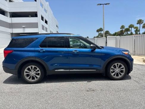 Used 2022 Ford Explorer XLT w/ Equipment Group 202A RWD image 2