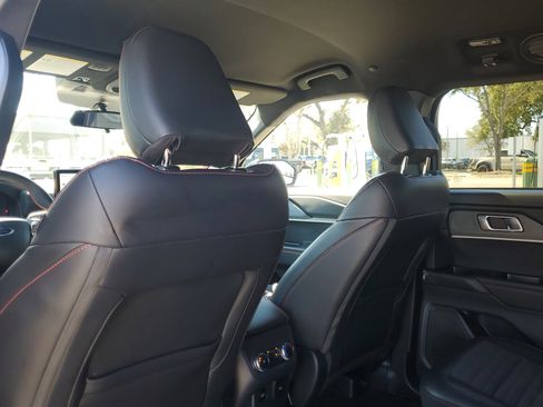 Certified 2025 Ford Explorer ST-Line image 15