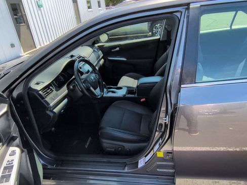Used 2014 Toyota Camry SE FWD image 11