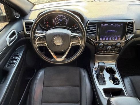 Used 2019 Jeep Grand Cherokee Laredo w/ Laredo X Package RWD image 16