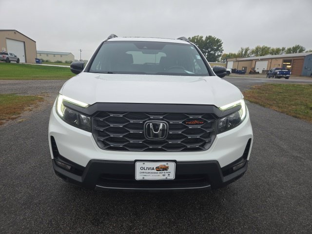Used 2024 Honda Passport TrailSport image 2