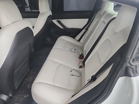 Used 2019 Tesla Model 3 image 11