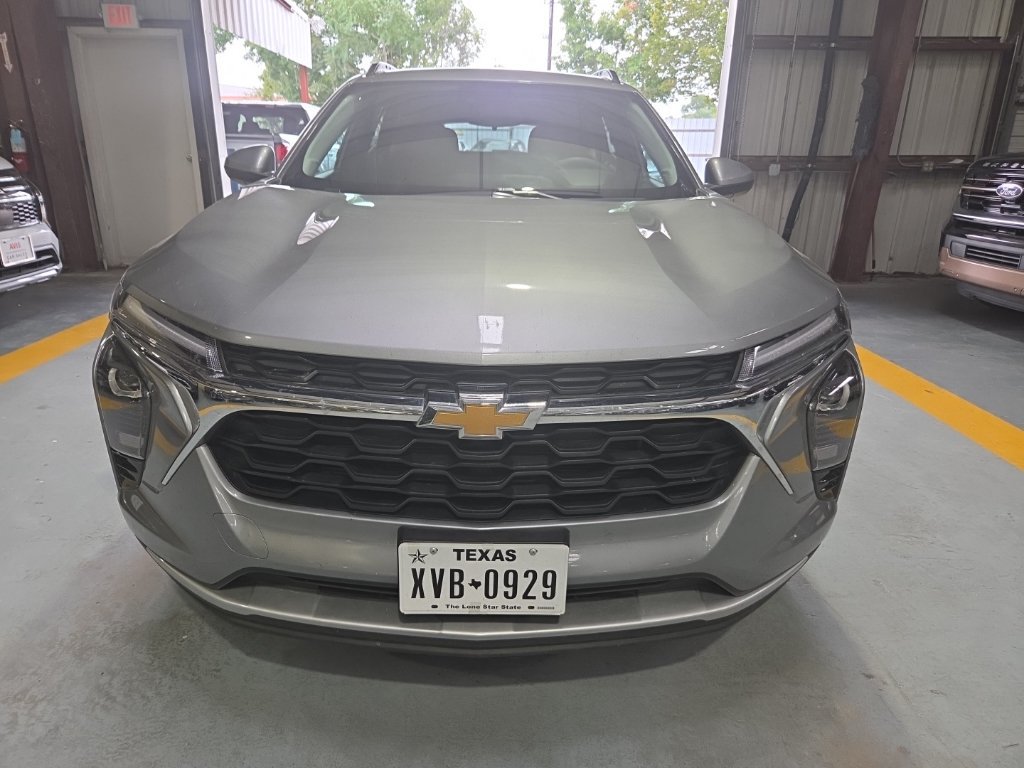 Used 2026 Chevrolet Trax LT FWD image 7