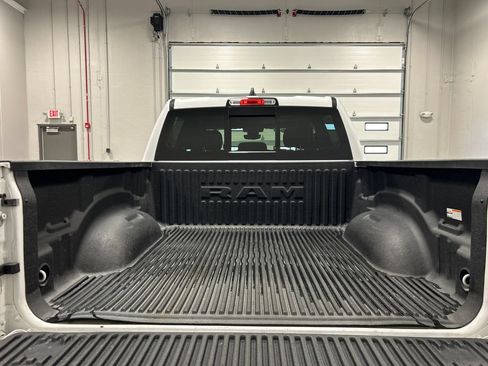 Used 2022 RAM 1500 Big Horn AWD/4WD image 32