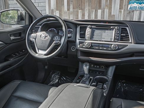 Used 2019 Toyota Highlander XLE AWD/4WD image 15