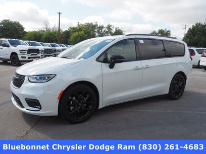 New 2026 Chrysler Pacifica Limited
