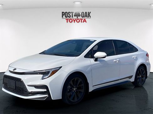 Used 2025 Toyota Corolla SE image 3