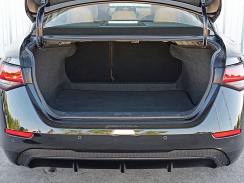 Used 2024 Nissan Sentra SV w/ SV Premium Package image 9