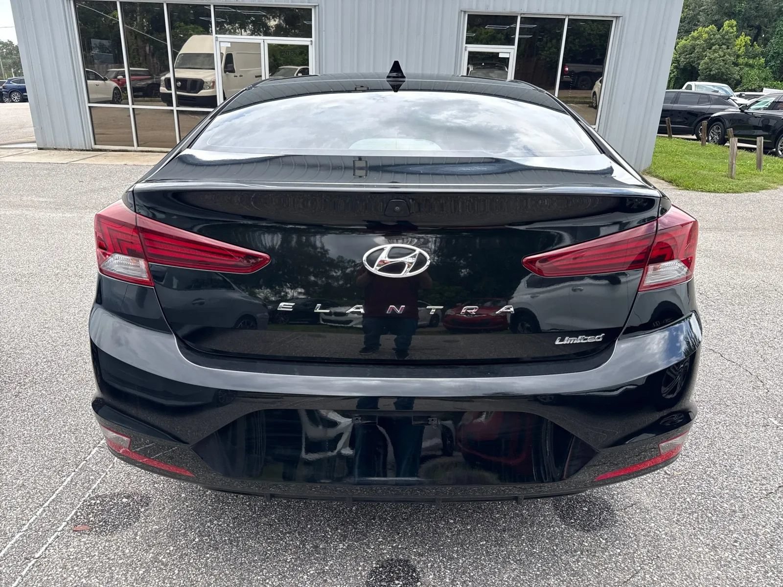 Used 2019 Hyundai Elantra Limited w/ Cargo Package FWD image 9