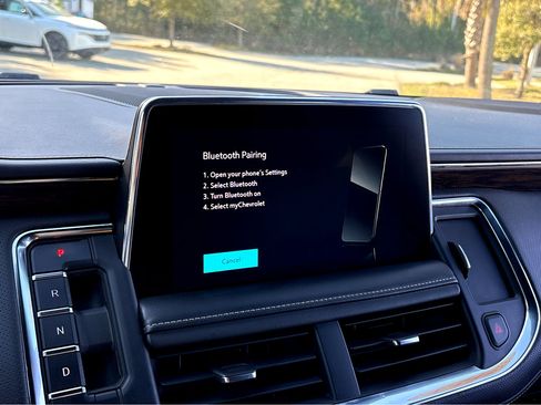 Used 2023 Chevrolet Suburban Premier image 6