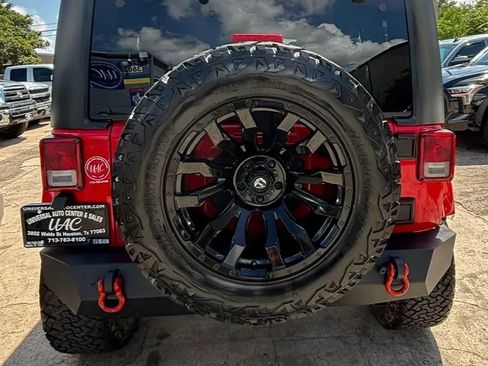 Used 2015 Jeep Wrangler Unlimited Sahara w/ Connectivity Group AWD/4WD image 6