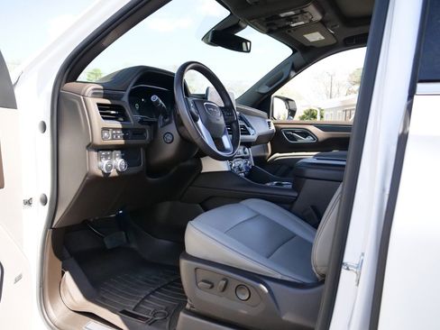 Used 2022 GMC Yukon XL SLT w/ SLT Premium Package image 22