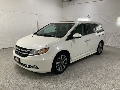 Used 2016 Honda Odyssey Touring Elite image 2