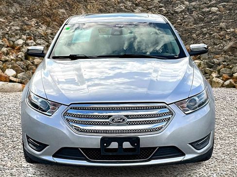 Used 2018 Ford Taurus Limited image 3