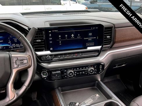 Used 2024 Chevrolet Silverado 3500 High Country w/ High Country Premium Package AWD/4WD image 9