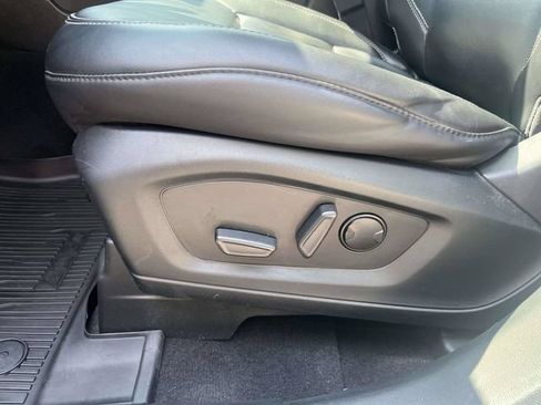 Used 2022 Ford Explorer XLT w/ Equipment Group 202A AWD/4WD image 22