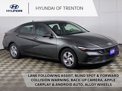 Used 2024 Hyundai Elantra SE FWD image 1