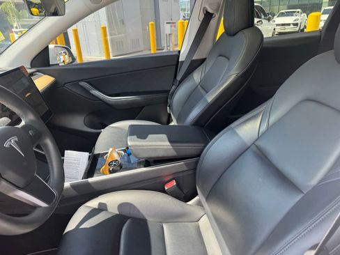 Used 2020 Tesla Model Y Long Range image 6