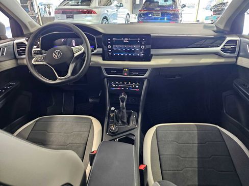 New 2025 Volkswagen Taos SE image 15