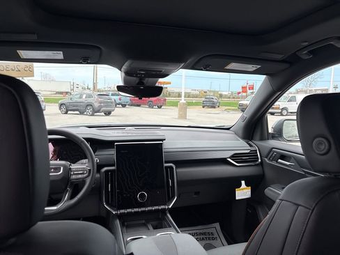 New 2026 GMC Acadia AT4 w/ Luxury Package AWD/4WD image 28
