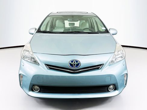 Used 2014 Toyota Prius V Five image 2