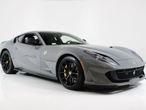 Used 2019 Ferrari 812 Superfast RWD image 11