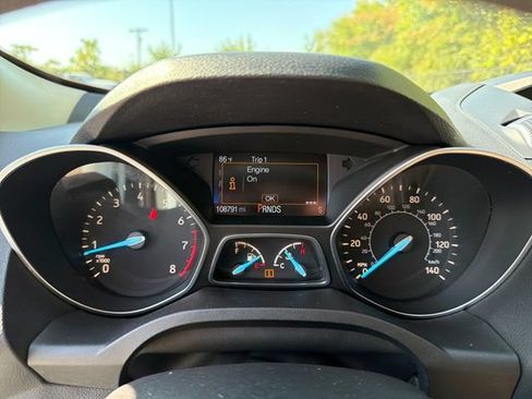 Used 2017 Ford Escape SE FWD image 18