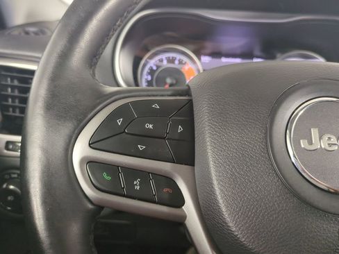 Used 2019 Jeep Cherokee Limited image 32