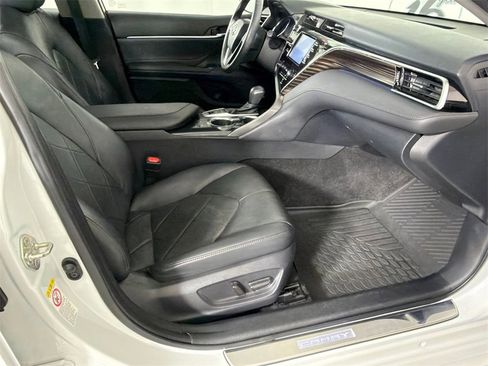 Used 2018 Toyota Camry XLE image 14