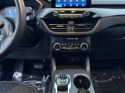Used 2025 Ford Escape Active image 11