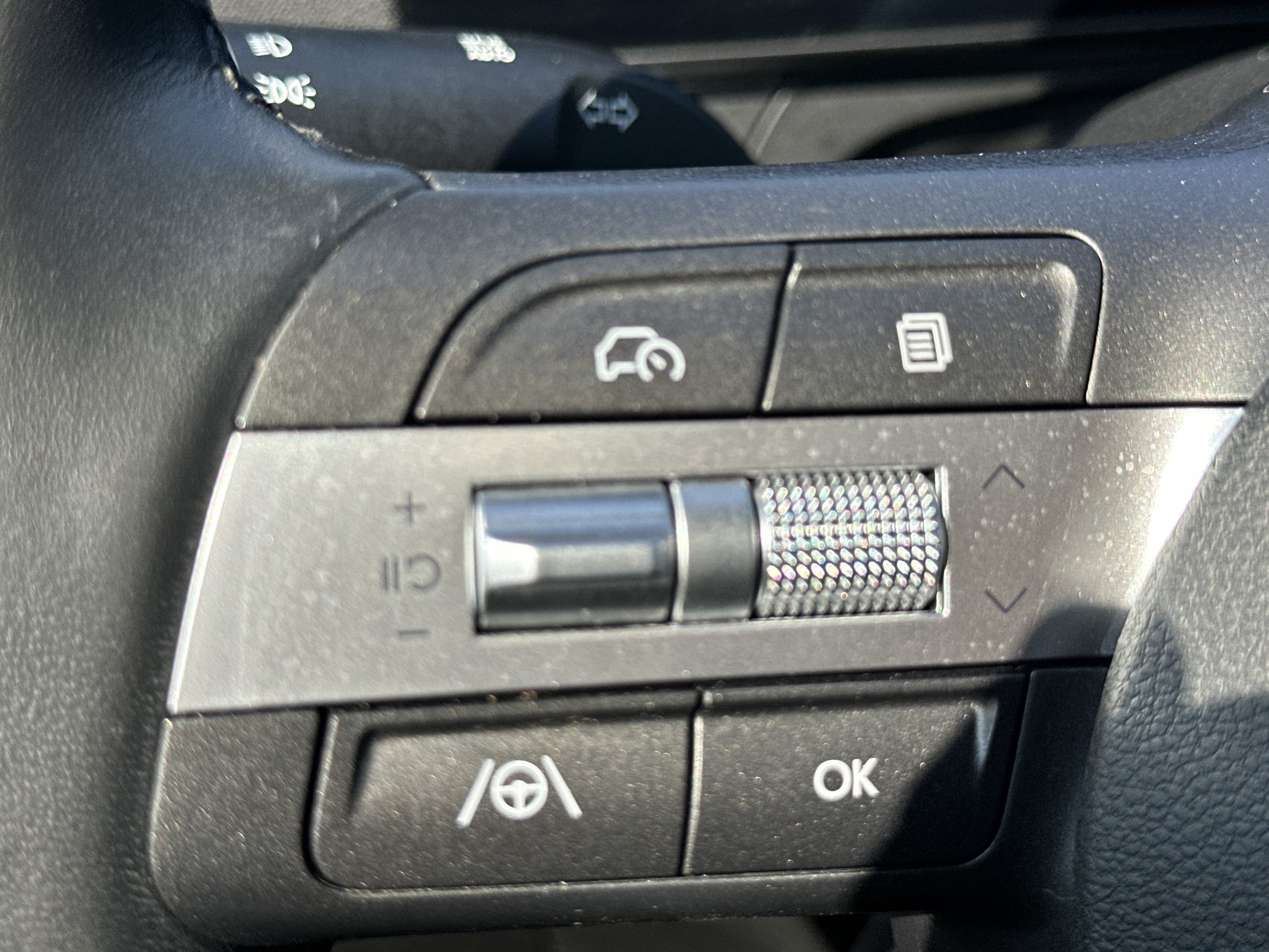 Used 2025 Hyundai Kona SEL FWD image 25