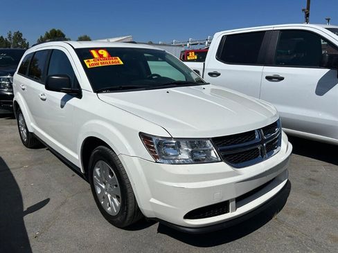 Used 2019 Dodge Journey SE FWD image 2