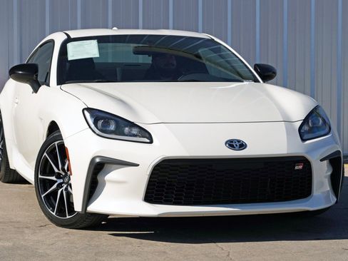 Used 2023 Toyota GR86 w/ ALL Weather Mat Package (TMS) image 2