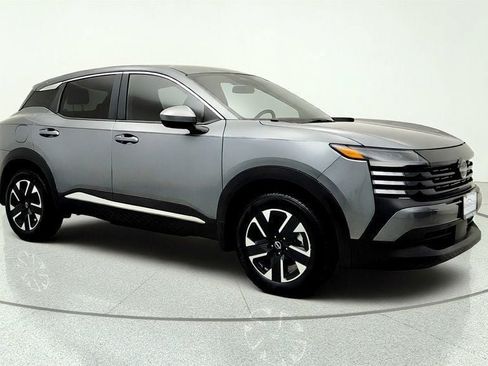 Used 2025 Nissan Kicks SV AWD/4WD image 3