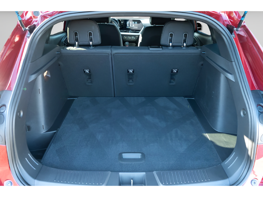 Used 2025 Chevrolet Trax RS FWD image 9