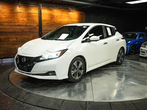 Used 2020 Nissan Leaf SV w/ SV Technology Package image 2