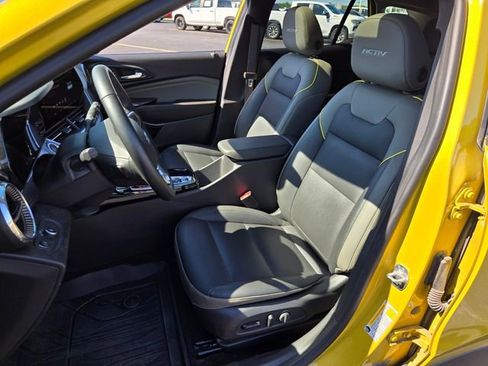 Used 2024 Chevrolet Trax ACTIV w/ Sunroof Package FWD image 9