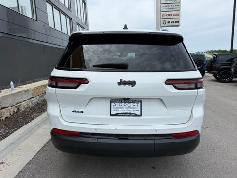 Used 2023 Jeep Grand Cherokee L Laredo AWD/4WD image 4