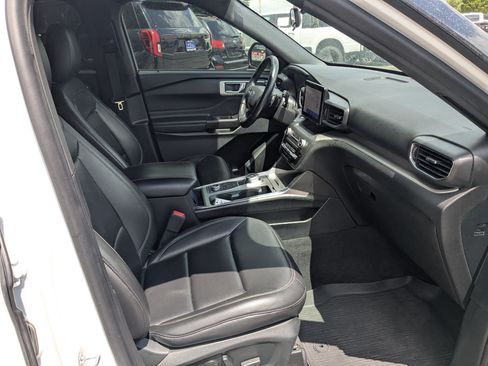 Used 2020 Ford Explorer XLT w/ Equipment Group 202A AWD/4WD image 33