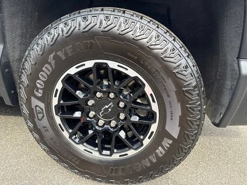 Used 2026 Chevrolet Silverado EV Trail Boss AWD/4WD image 9