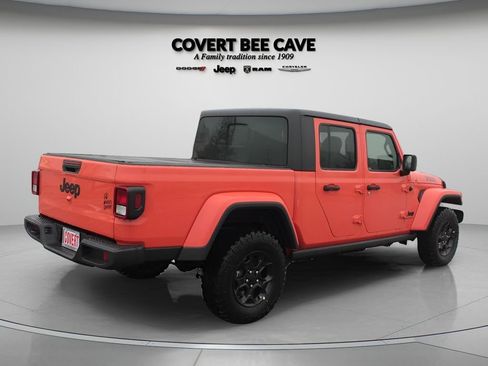 Used 2023 Jeep Gladiator Willys image 9