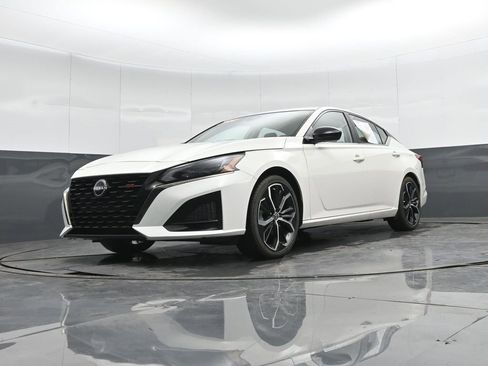 Used 2024 Nissan Altima 2.5 SR image 35