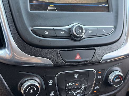 Used 2019 Chevrolet Equinox LT FWD image 22
