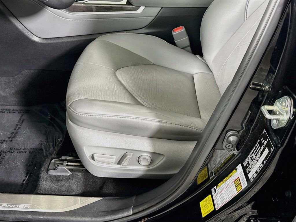 Certified 2020 Toyota Highlander Platinum AWD/4WD image 26