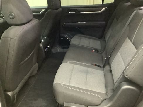 Used 2025 GMC Acadia Elevation image 28