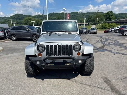 Used 2012 Jeep Wrangler Unlimited Sahara AWD/4WD image 3