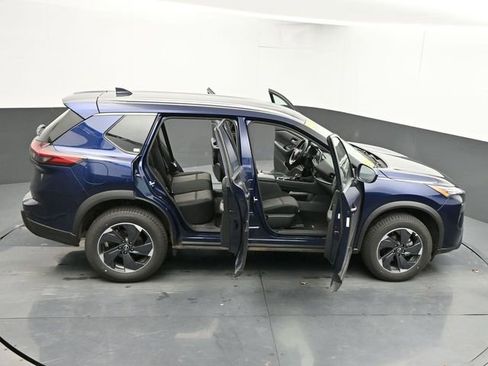 Used 2025 Nissan Rogue SV image 47