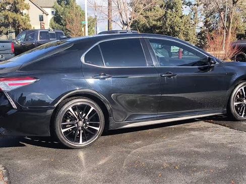 Used 2020 Toyota Camry XSE image 9