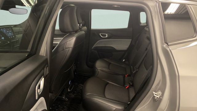 Used 2023 Jeep Compass Latitude w/ Sun and Sound Group AWD/4WD image 28