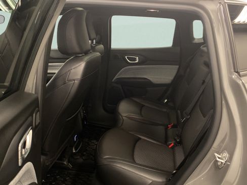 Used 2023 Jeep Compass Latitude w/ Sun and Sound Group AWD/4WD image 28
